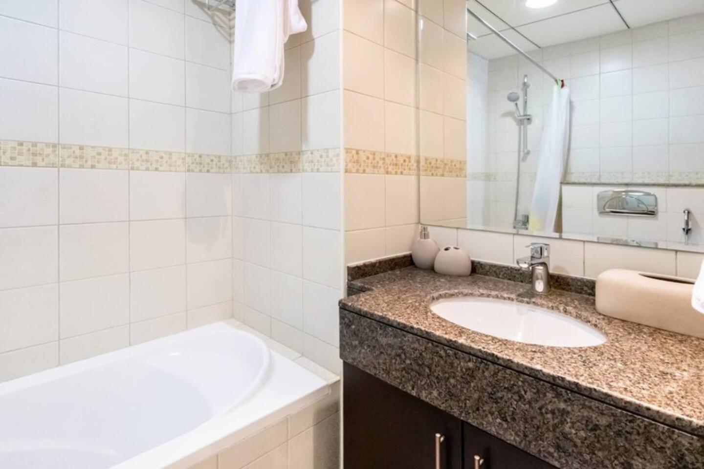 Luxurious 1 Bedroom Apartment In The Dubai Marina! Exterior photo