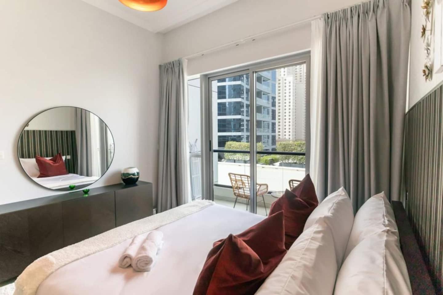 Luxurious 1 Bedroom Apartment In The Dubai Marina! Exterior photo